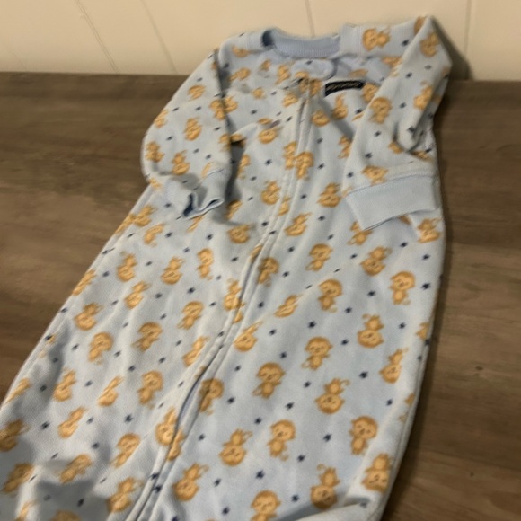 Newborn boy lot 60$ for all items. Like new condition barley worn - Picture 8 of 11